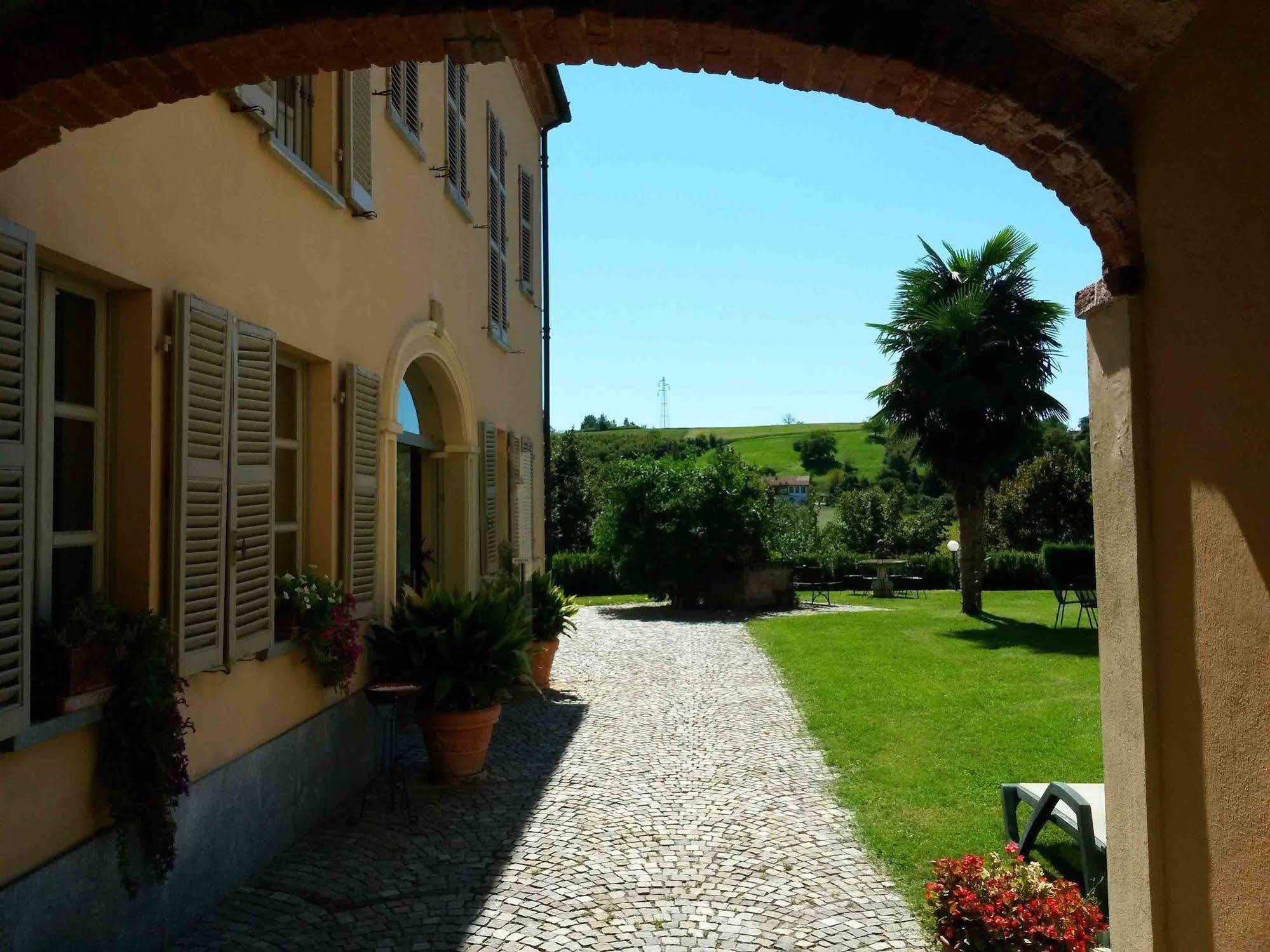 La Regibussa - Hotel Ristorante Asti Exterior photo